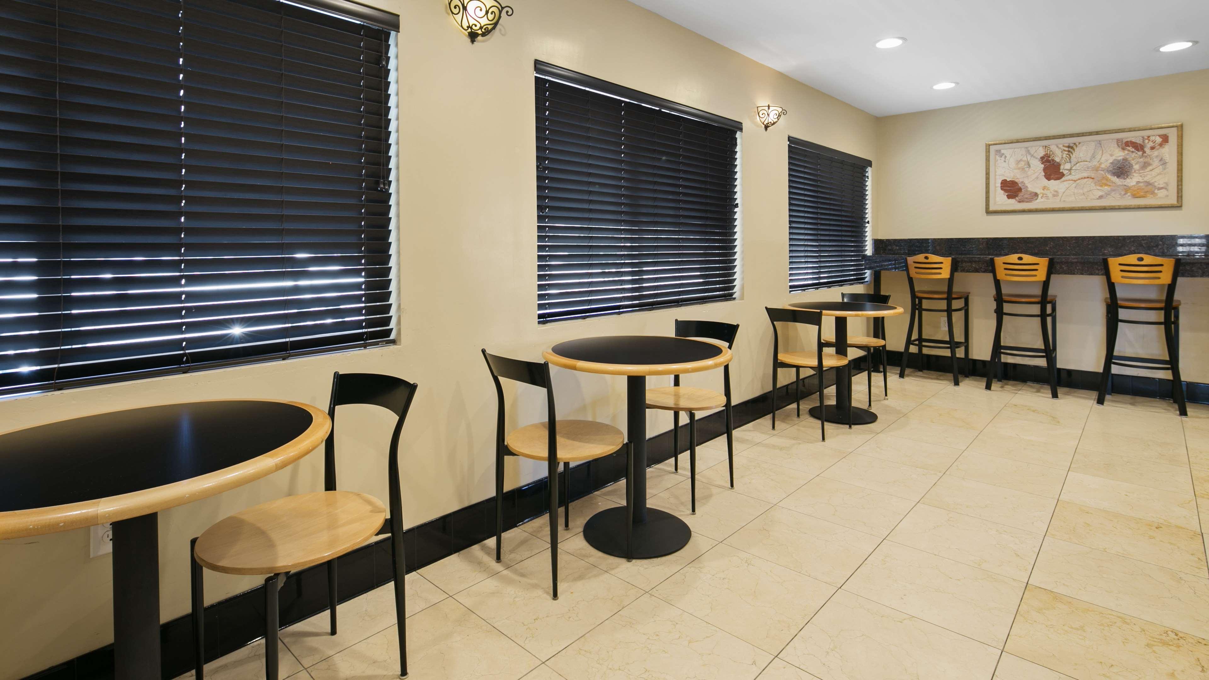 Best Western Westminster Inn Экстерьер фото